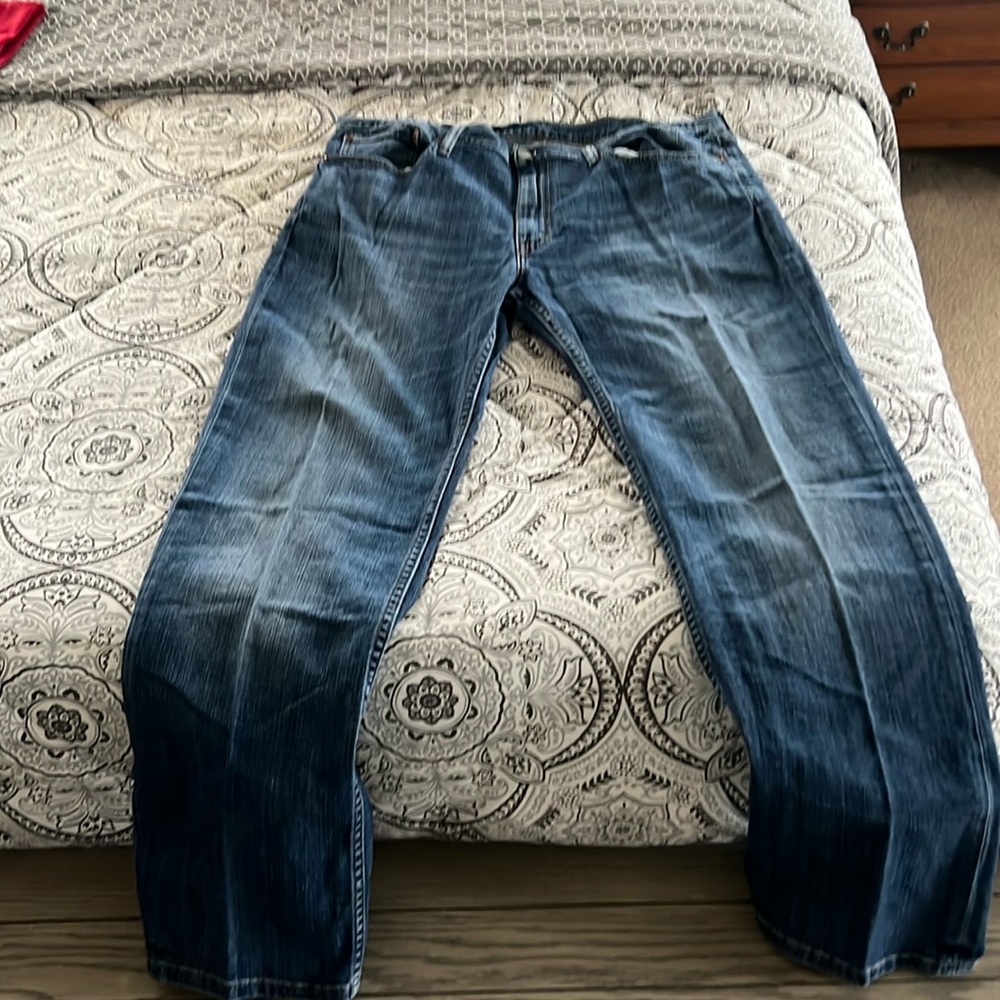 Men’s Levi’s 514 size 38/32.  Good condition.  No holes or smoking.